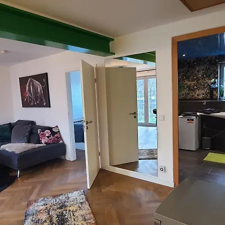 דירה Small ברגיש גלאדבך