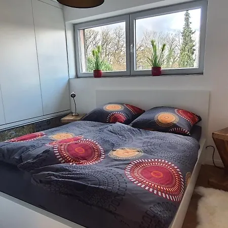 Small דירה ברגיש גלאדבך