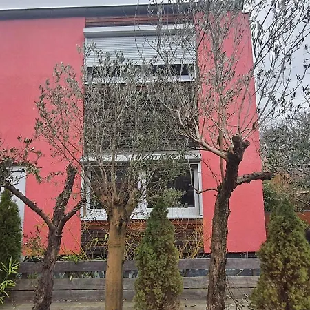 דירה Small ברגיש גלאדבך